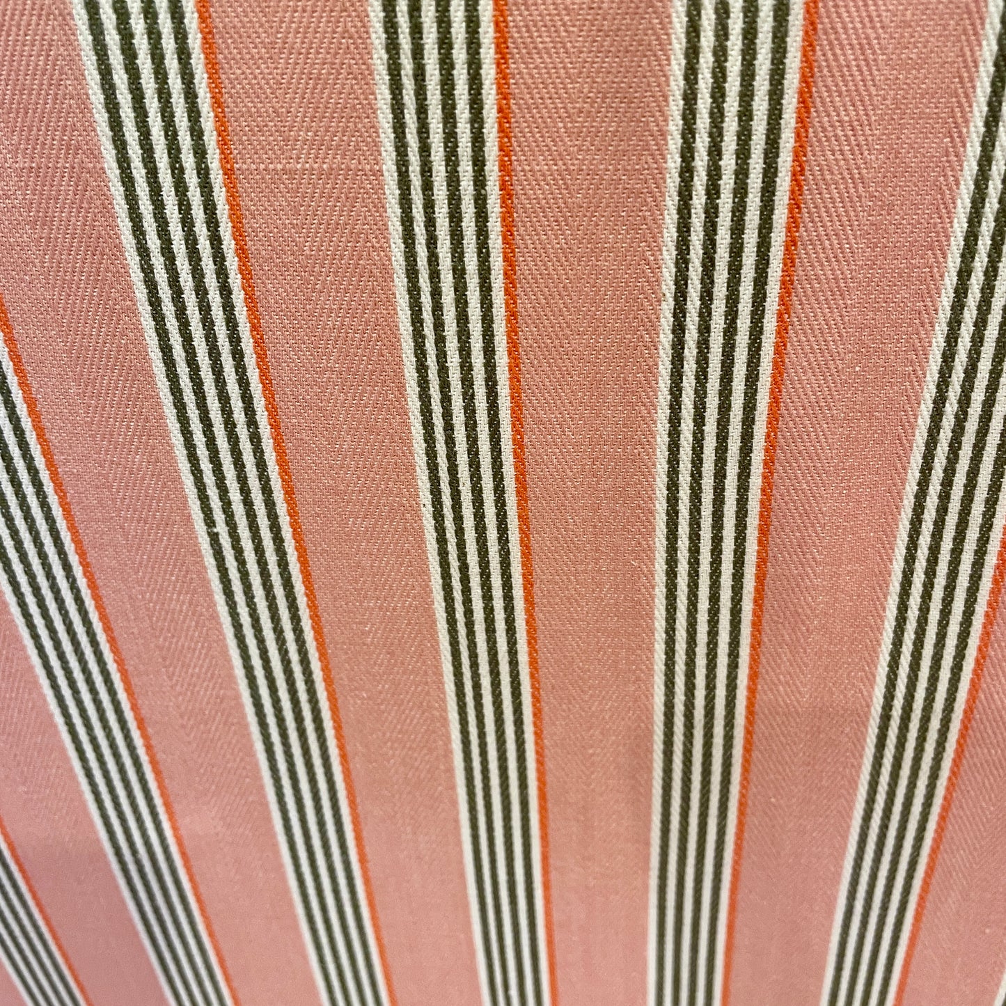 Designers Guild Rockford Lænestol høj ryg -Stripe-Hibiscus