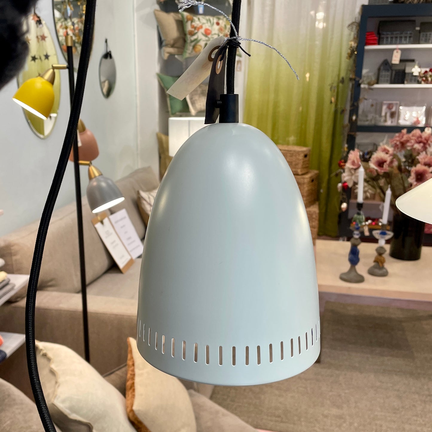 Loftslampe med sort ledning