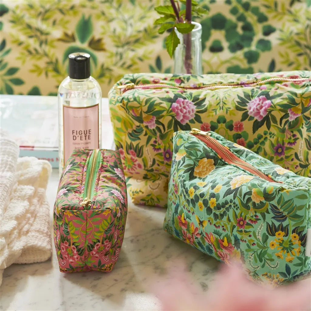 Makeup-pung - Designers Guild-Ikebana Damask Aqua