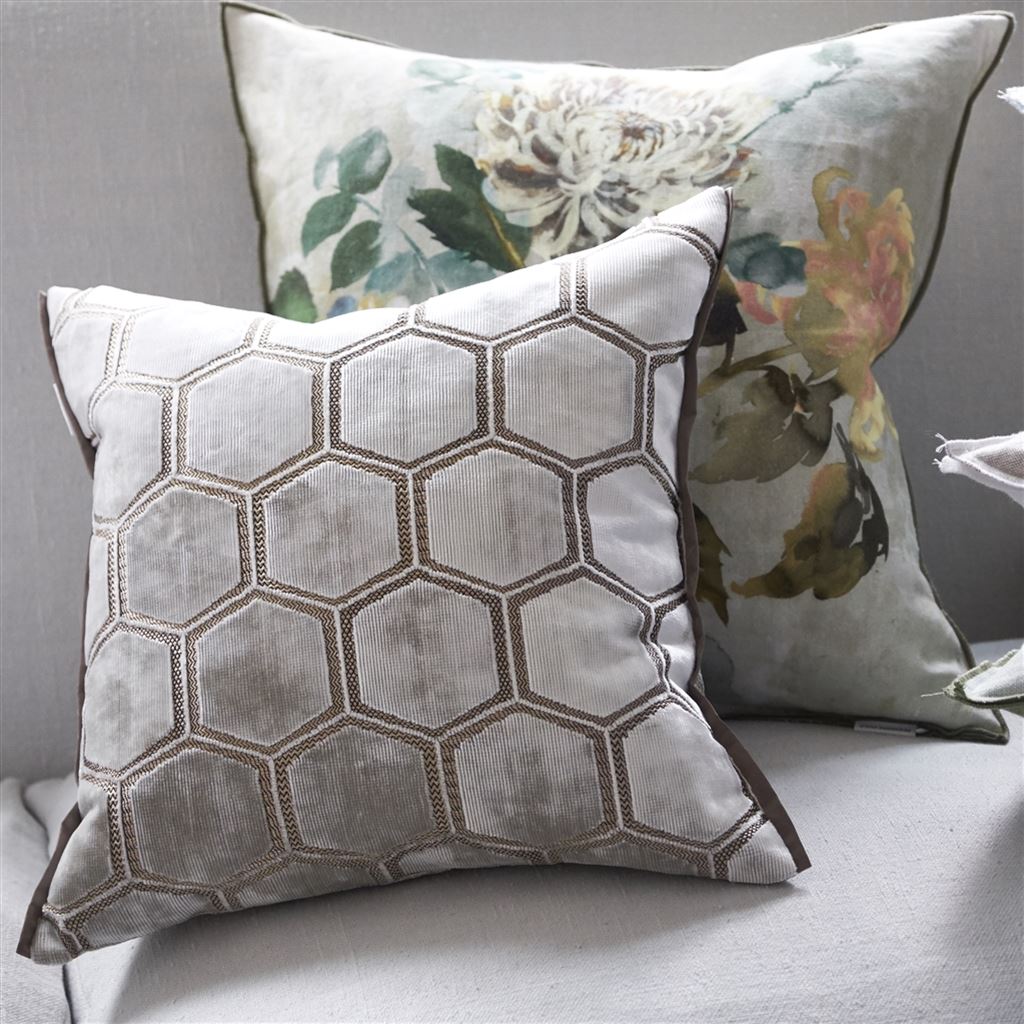 Designers Guild Pude - Manipur-Oyster - 43 x 43 cm