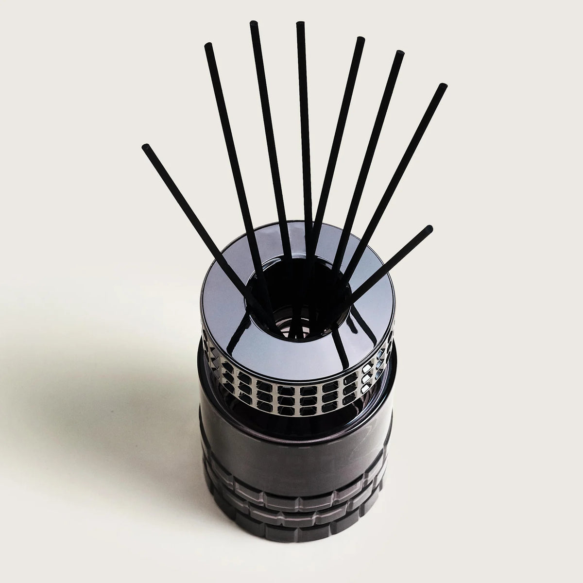 Maison Berger Paris Hypnotic Oud Black Celebration – Duftfrisker med duftpinde