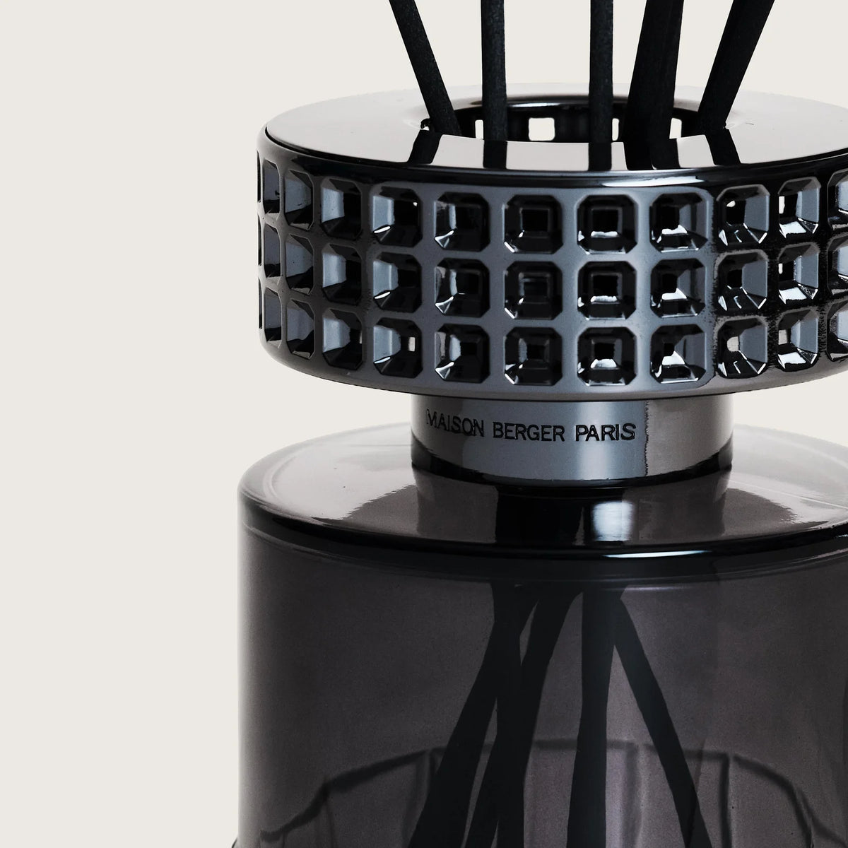Maison Berger Paris Hypnotic Oud Black Celebration – Duftfrisker med duftpinde