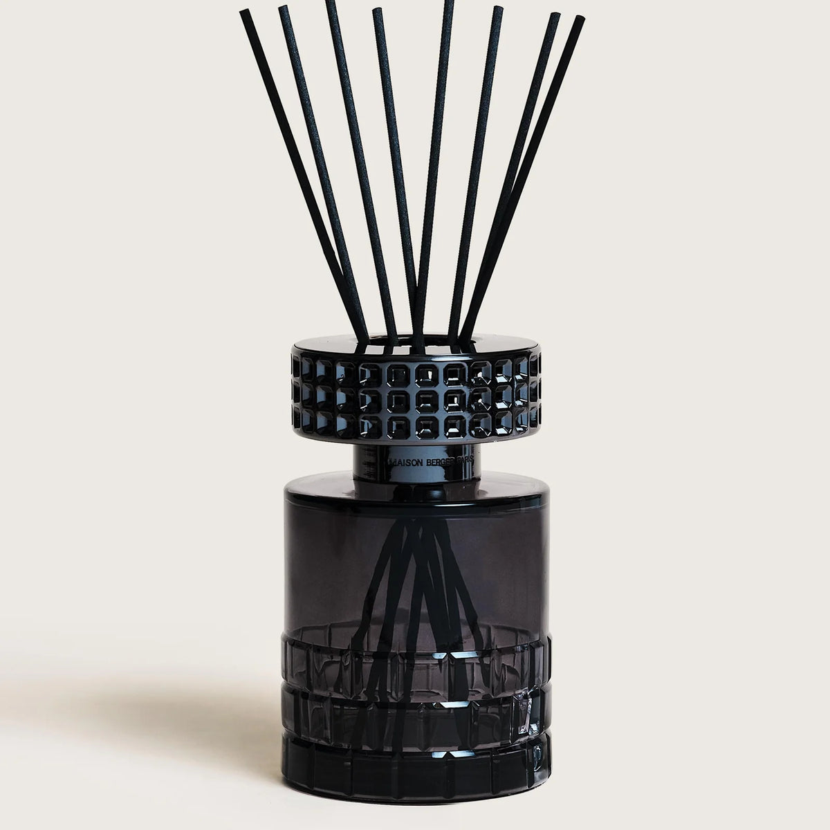 Maison Berger Paris Hypnotic Oud Black Celebration – Duftfrisker med duftpinde