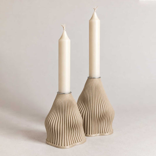 Lysestage i beige med organisk form - Sand