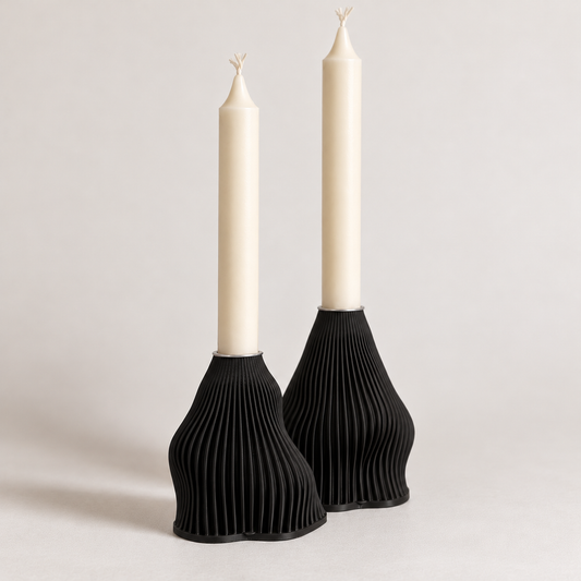 Lysestage i sort med organisk form - Black